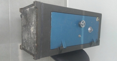 Cofre grande é achado no Centro Cofre grande é achado no Centro