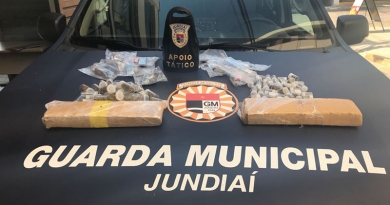 Guarda surpreende traficante, que abandona drogas Guarda surpreende traficante, que abandona drogas
