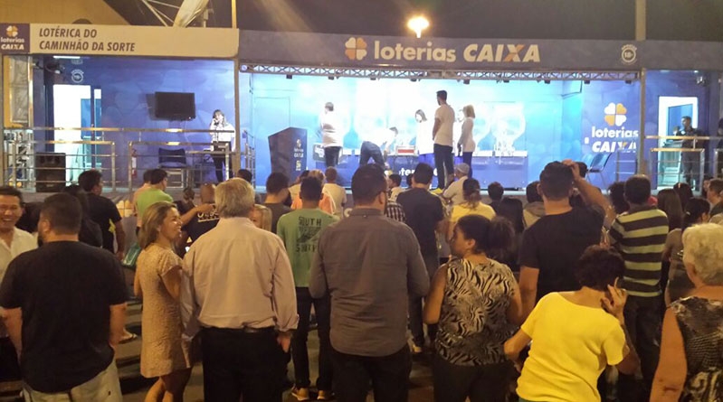 Resultado de imagem para imagens do sorteio da mega sena em JundiaÃ