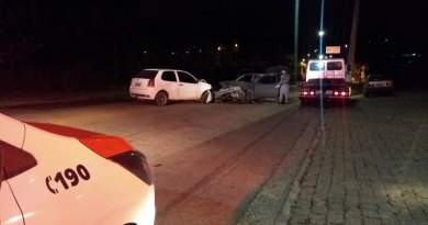 Motorista causa acidente no Caxambu Motorista causa acidente no Caxambu