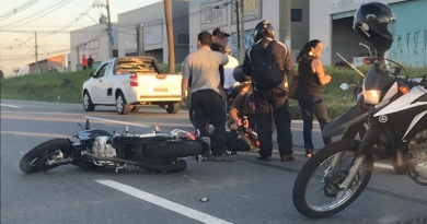 Motociclista fica ferido em rodovia Motociclista fica ferido em rodovia