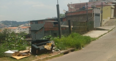 Leitora reclama de descarte irregular em terreno Leitora reclama de descarte irregular em terreno
