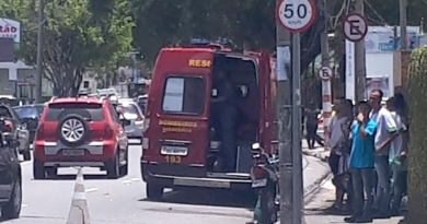 Bombeiros socorrem motociclista ferido Bombeiros socorrem motociclista ferido