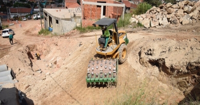 Obras de asfalto avançam no Jardim Palermo Obras de asfalto avançam no Jardim Palermo