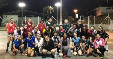 Jovens criam time de futebol feminino em Jundiaí Jovens criam time de futebol feminino em Jundiaí